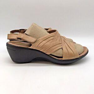 Clarks Artisan Block Heel Slingback Sandal Women's 8M Tan Pleated Strap Shoe
